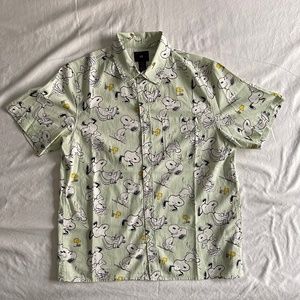 H&M Men's Medium Short Sleeve Button Down Shirt featuring Snoopy & Woodstock